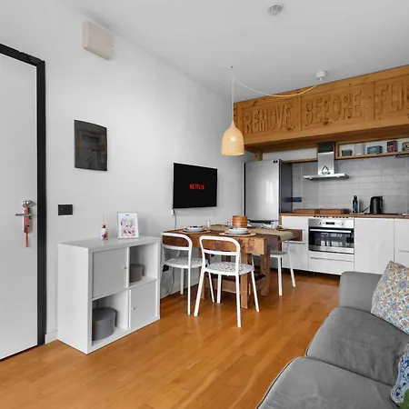 - Fast Wifi And Free Parking