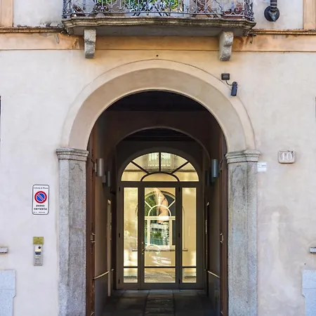 The Charm Of Old - Historic Palazzo With Duomo View Apartament Mediolan