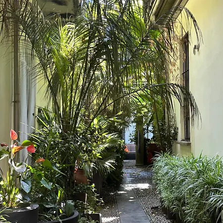 White House In Isola District Apartament