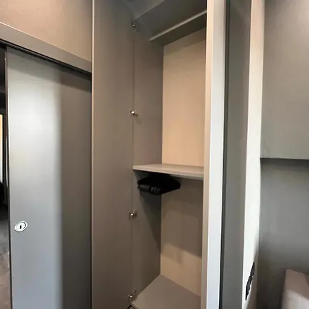 Apartament The Grey House - Stylish 2bd In