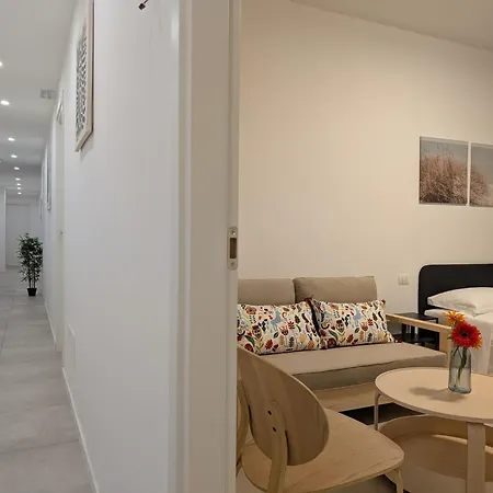 8 Bedrooms & 8 Bathrooms - Certosa * Milan