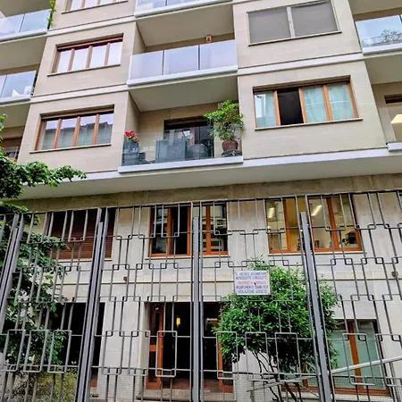 F205 - Workspace & Balcone - M4 Linate Duomo Milan