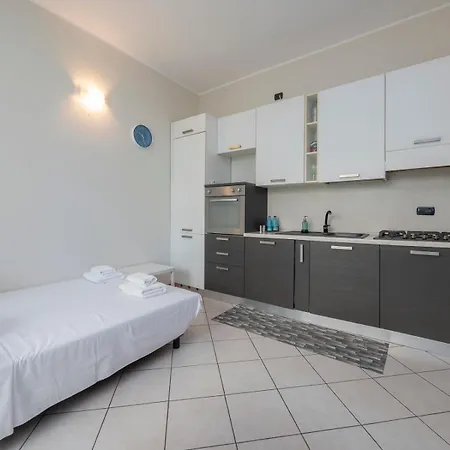 Apartament Bright One-bedroom With Balcony - Ripamonti *