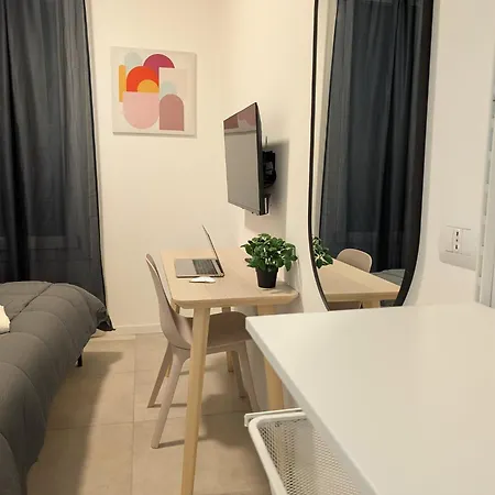 8 Bedrooms & 8 Bathrooms - Certosa * Milan