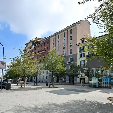 Stayeasy Concordia - Skyline Penthouse, Downtown Apartament Mediolan