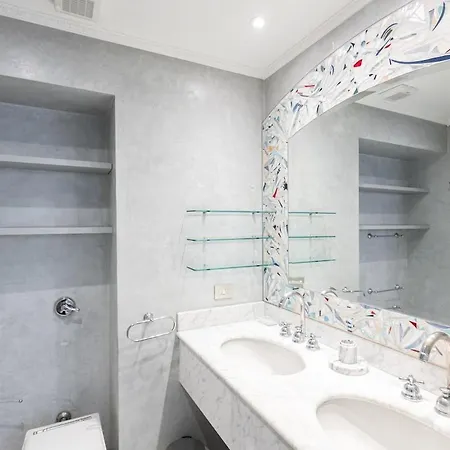 The House 6 7 Beds 8 Places 4 Bathrooms * Mediolan
