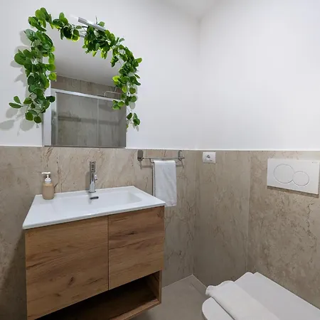 8 Bedrooms & 8 Bathrooms - Certosa Milan