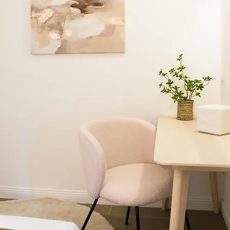 Apartament Porta Romana Garden Retreat - 3 Bedrooms & 2 Bathrooms *
