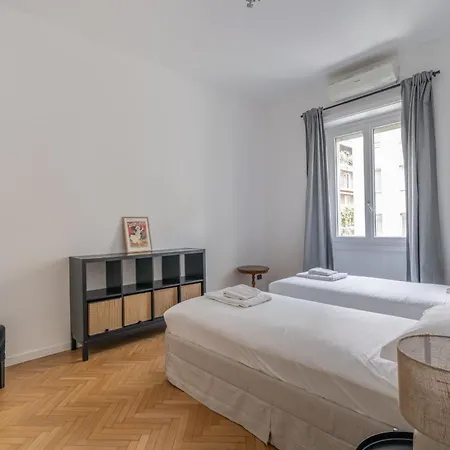 Luxury 4 Bedrooms In The Center Of Appartement *