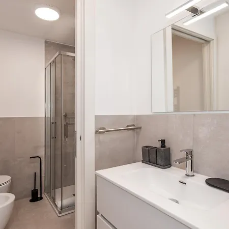 Elegant In The Heart Of Apartament Mediolan