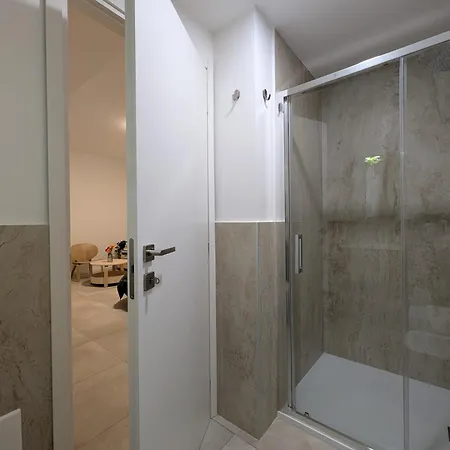 8 Bedrooms & 8 Bathrooms - Certosa Appartement Milan