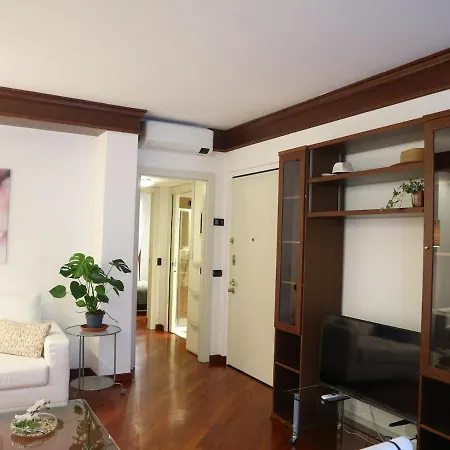 Comforts In Crocetta Appartement