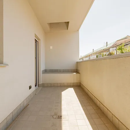 Spacious 180 Luxury With 3 Bedrooms, 3 Baths & Jacuzzi Bocconi Campus Mediolan