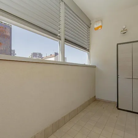 Spacious 180 Luxury With 3 Bedrooms, 3 Baths & Jacuzzi Bocconi Campus *