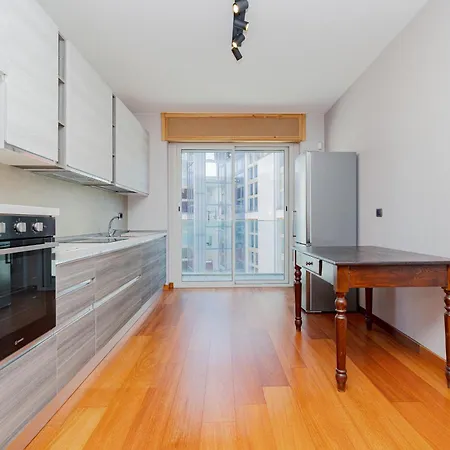 Apartament Spacious 180 Luxury With 3 Bedrooms, 3 Baths & Jacuzzi Bocconi Campus Mediolan