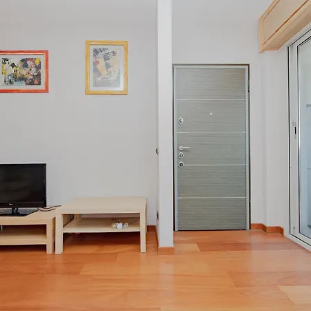 Spacious 180 Luxury With 3 Bedrooms, 3 Baths & Jacuzzi Bocconi Campus Apartament *