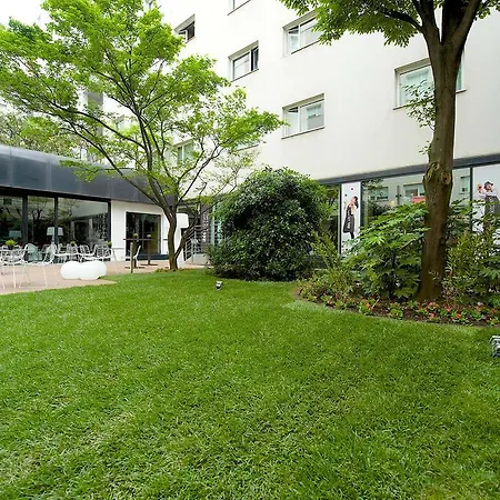 Ibis Centro Hotel 3*