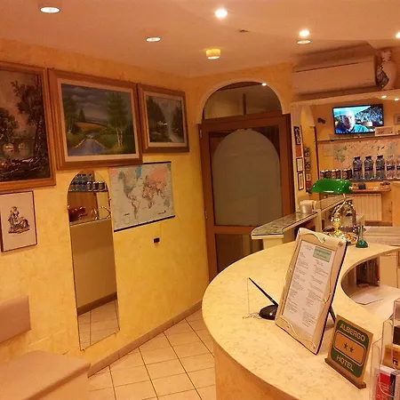 מלון Arco Romana 3*