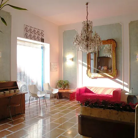 Virgilio Hotel 2*