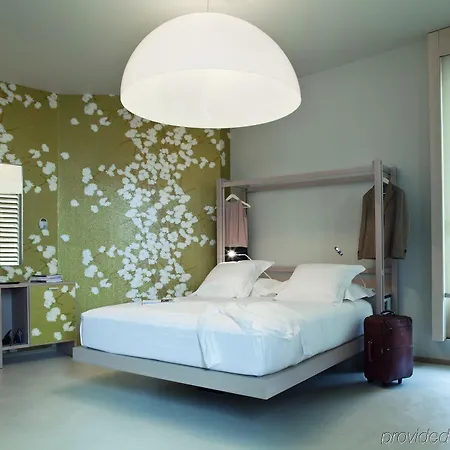 Nu Hotel