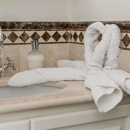 Annabel Bed & Breakfast 4*