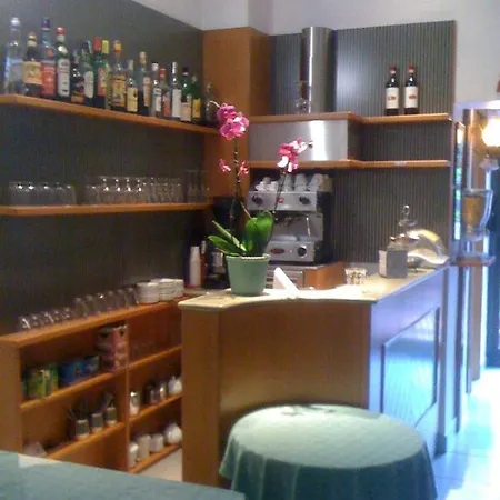 Paola Hotel *