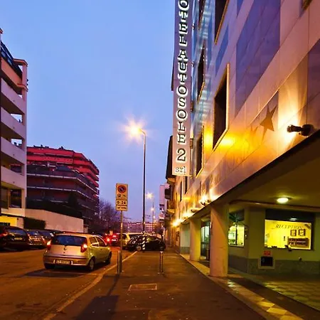 Sechi With Parking Milánó