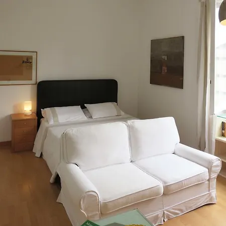 Charming Studio Flat Corso Garibaldi Διαμέρισμα