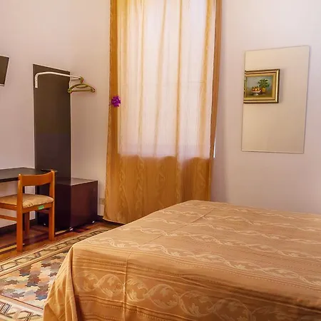Luisa Hotel
