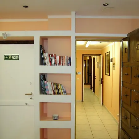 Hostel Star Milánó