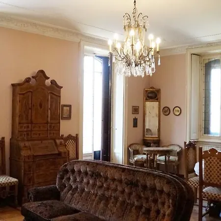 Classic Style Apartment *