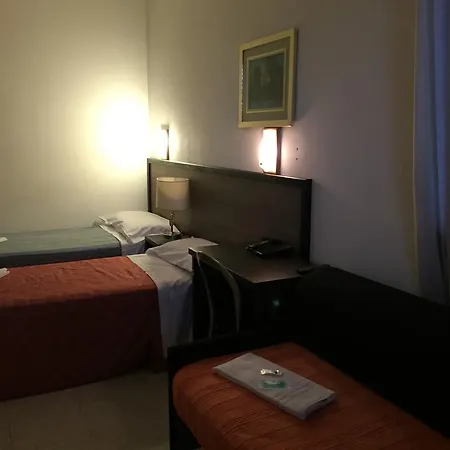 Milano Station Hotel فندق *