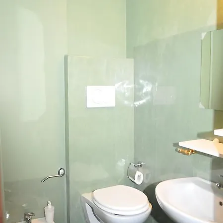 Le Di Raffaele Milán