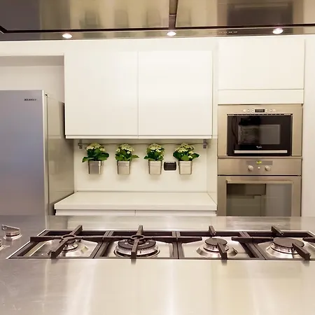 Luxury Loft - Station Apartment *