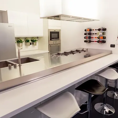 Luxury Loft - Station Apartment *