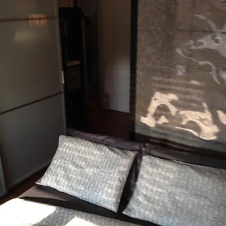 Tolstoi Cobbs Apartment *