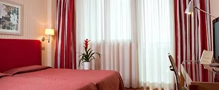 Aparthotel Unaway & Quark Due 4*