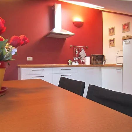 Temporary House - Design District Apartment