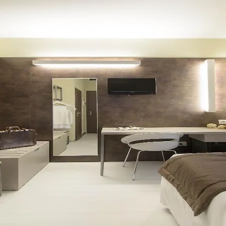 Отель Aosta Милан