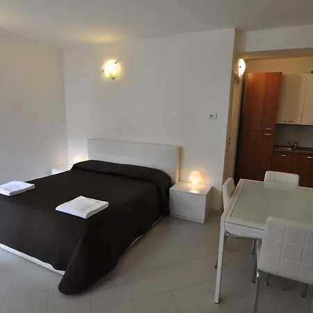 Aparthotel Easy - Rooms&apartments Navigli 4*