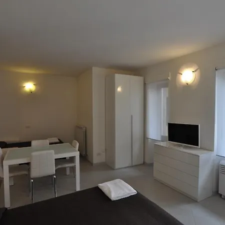 Easy - And Navigli Lägenhetshotell 4*