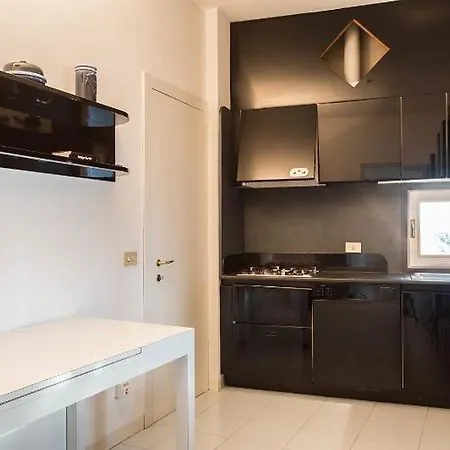 Roomy Duomo&san Babila Milano