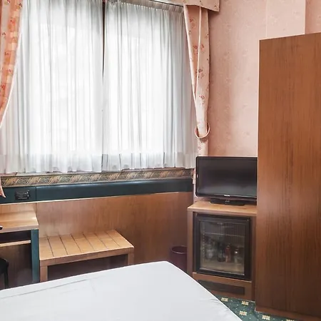 Des Etrangers Milano