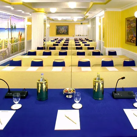 Hotel Capitol 4*