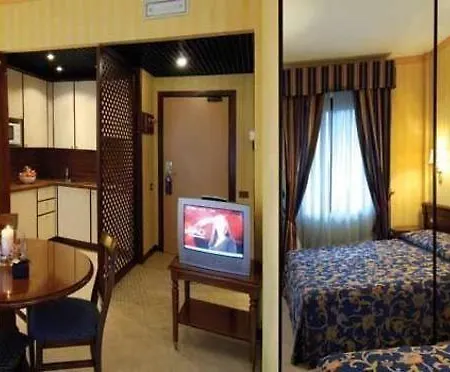 Hotel Unaway & Linea Uno 4*