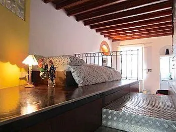 Temporary House - Design District