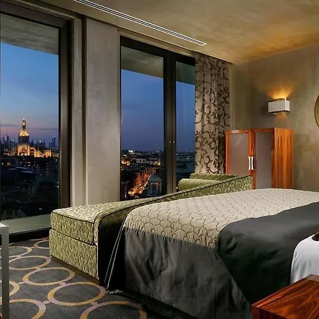 Uptown Palace Отель