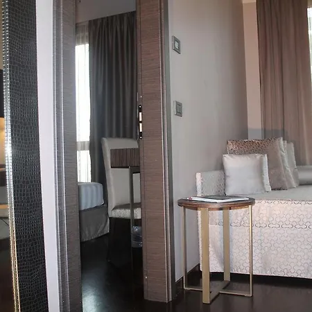 Uptown Palace 4*