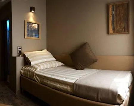 Mentana, By R Collection 4*