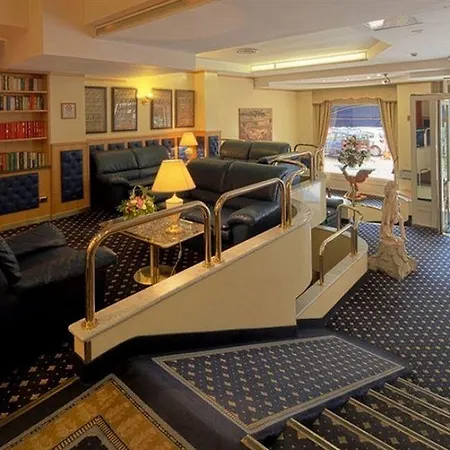 Mentana, By R Collection Hotel 4*